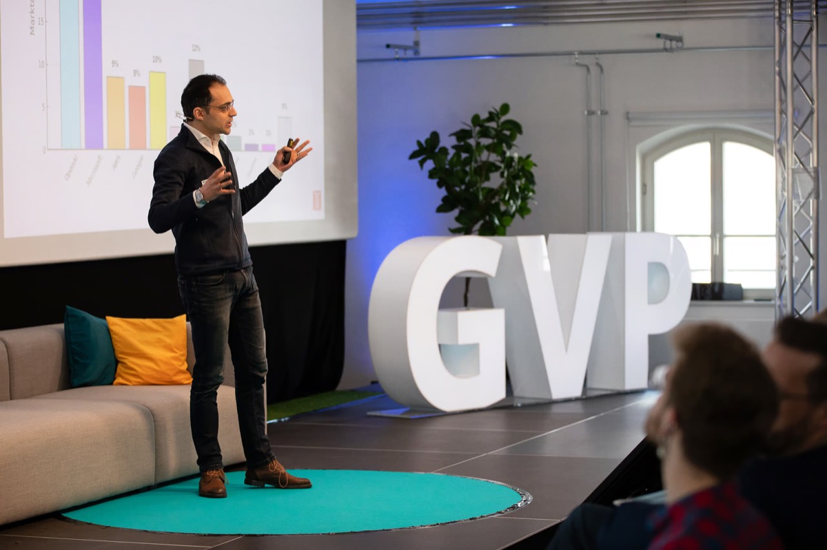 Titelbild zum Artikel: GVP-SUMMIT 2025: Schahab Hosseiny über KI, Reaktionsgeschwindigkeit und modernes Marketing für Personaldienstleister