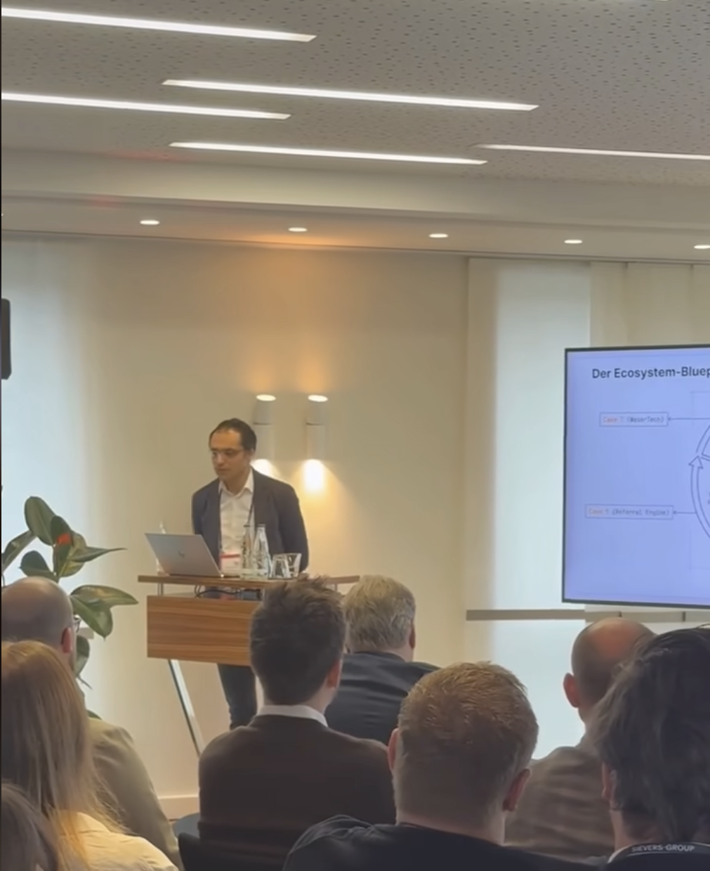 Titelbild zum Artikel: Die B2B-Wachstums-Maschine: Schahab Hosseiny beim SIEVERS Marketing & Sales Forum 2026